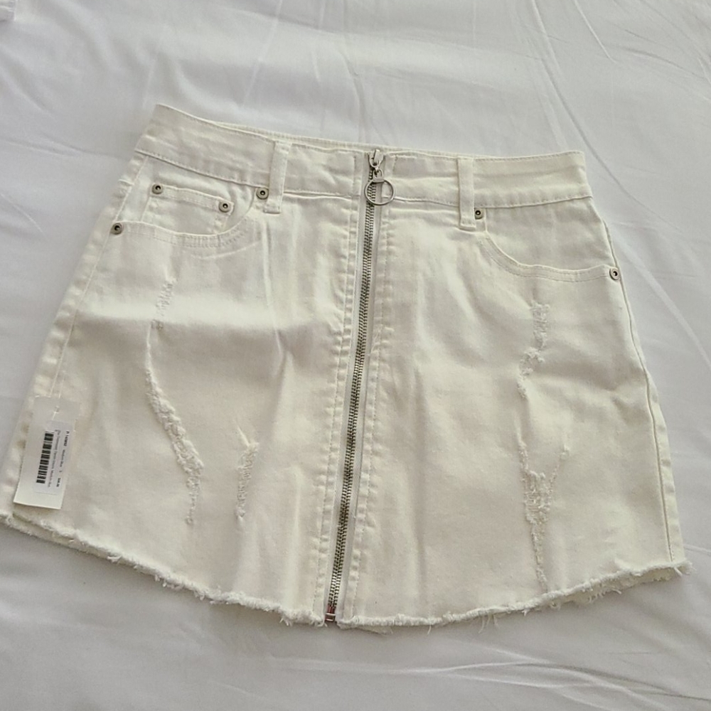 Distressed mini skirt